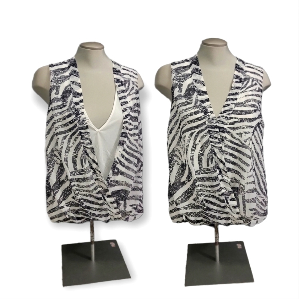 ❤️H&M Womens lightweight animal print top